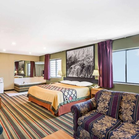 Super 8 By Wyndham Chanute Ngoại thất bức ảnh