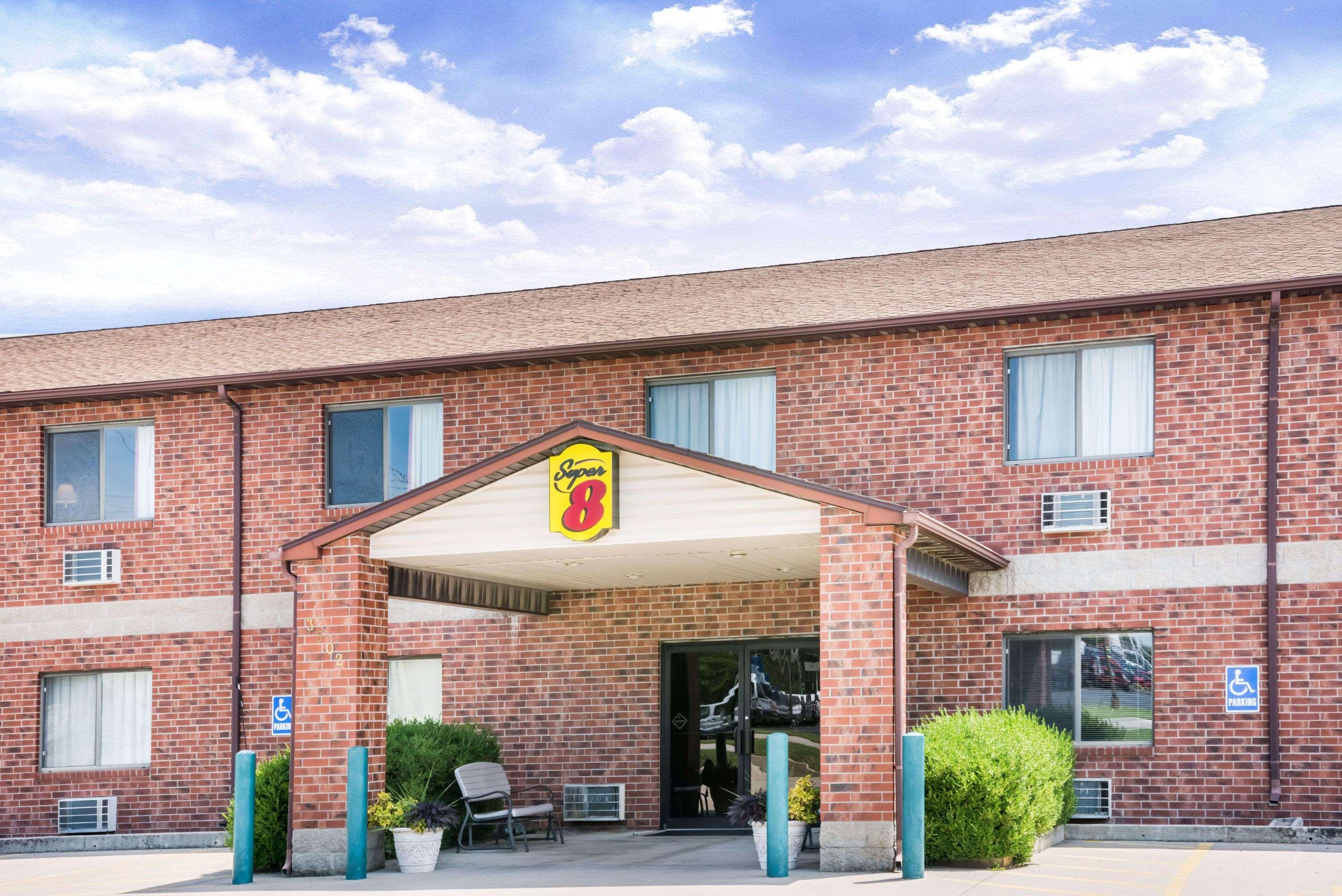 Super 8 By Wyndham Chanute Ngoại thất bức ảnh