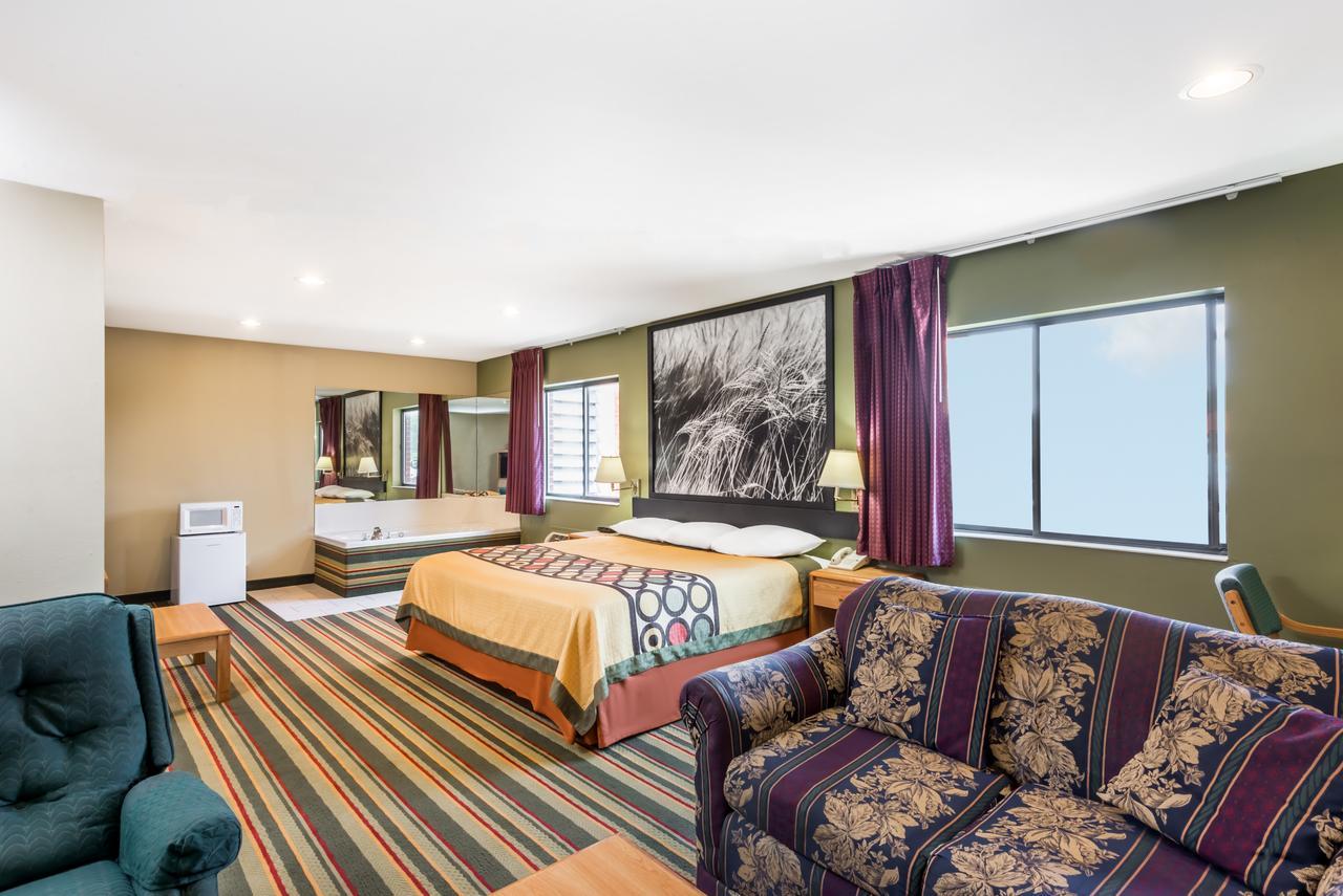 Super 8 By Wyndham Chanute Ngoại thất bức ảnh